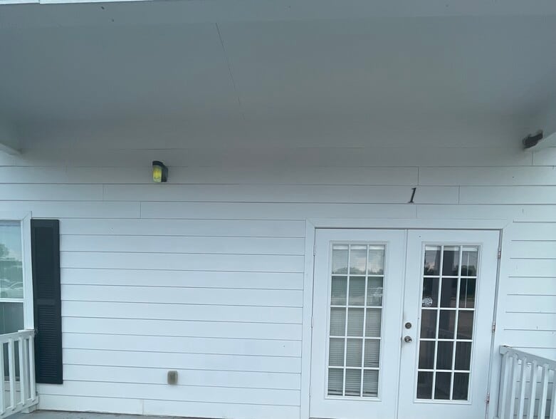 Building Photo - 20892 Cochran Rd
