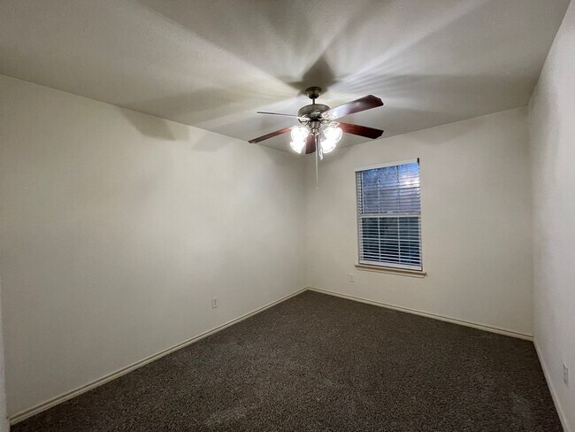 Building Photo - 1109-1111 Parkway Trail