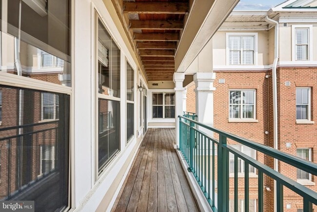 Building Photo - 440 Belmont Bay Dr