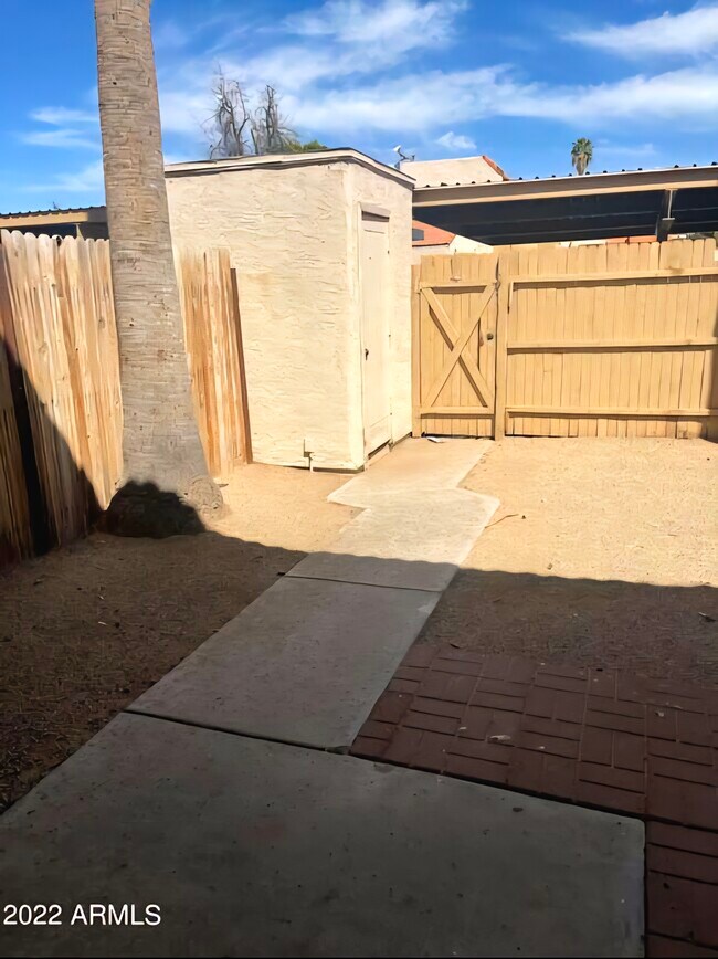 Building Photo - 4722 W Rose Ln