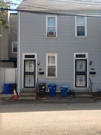 Building Photo - Beautiful Home for Rent With Some Utilitie...