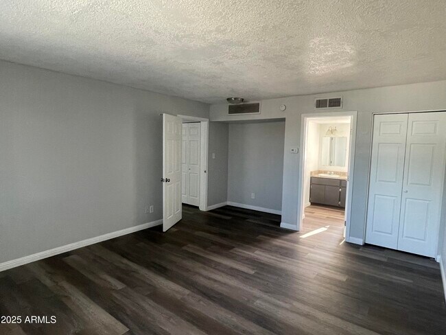 Building Photo - 2301 N 28th St