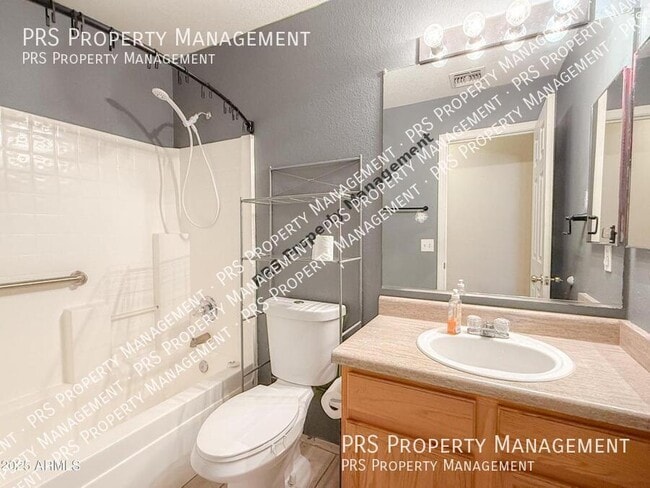 Building Photo - 1042 S Clancy Cir