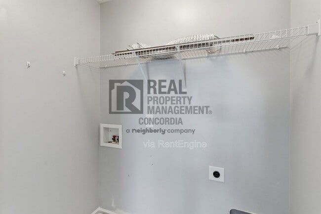 Building Photo - 1518 Hamden Dr