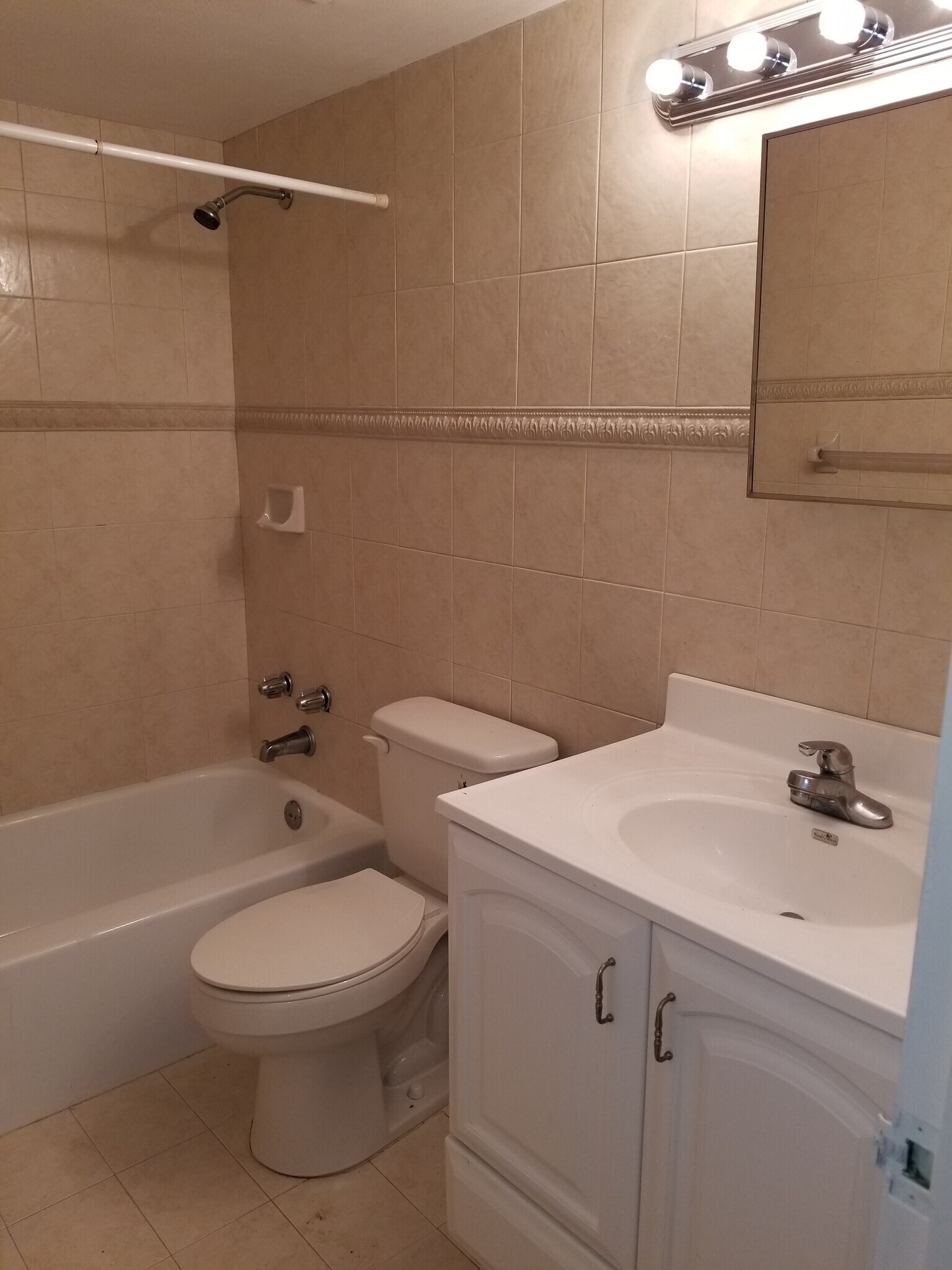 Building Photo - 3660 NE 166th St