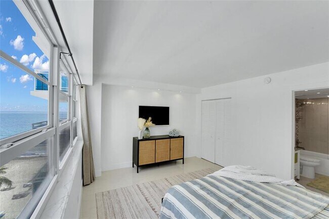 Building Photo - 3430 Galt Ocean Dr