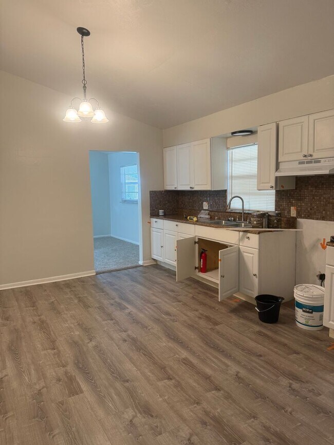 Building Photo - 3 bedroom 1 bath