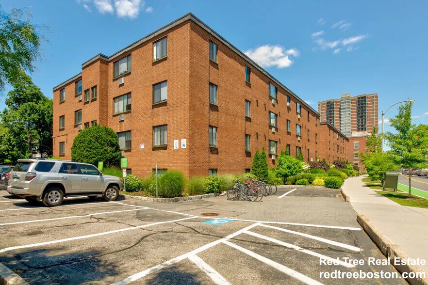 Building Photo - 62 Parkman St
