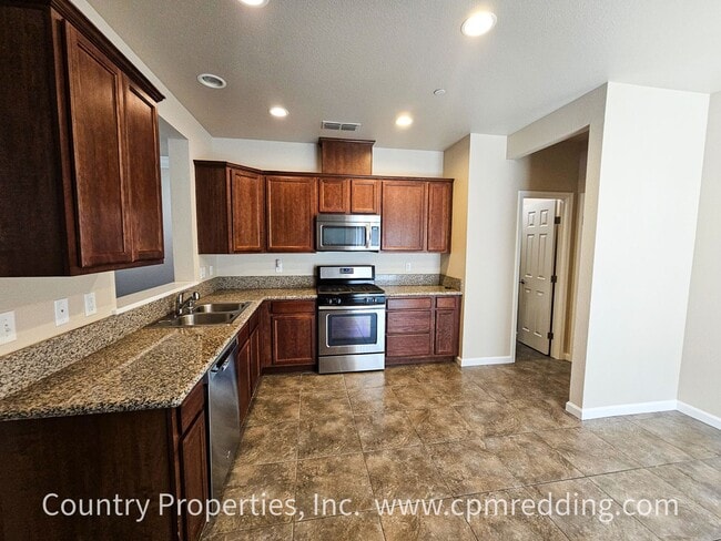 Building Photo - Spacious 5 Bedroom in the Heart of Redding!