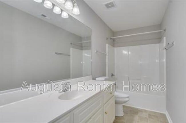 Building Photo - 102 Kelly Dr