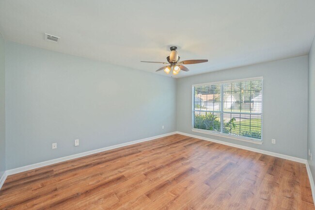 Building Photo - 1629 Campbell Dr N