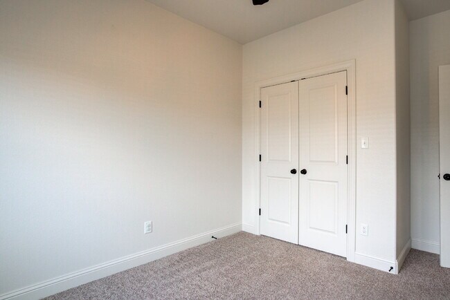 Building Photo - 1/2 off First Months! Rent Newer Cooper Me...