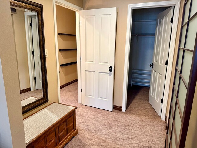 Building Photo - 2 bedroom Golf course Condo