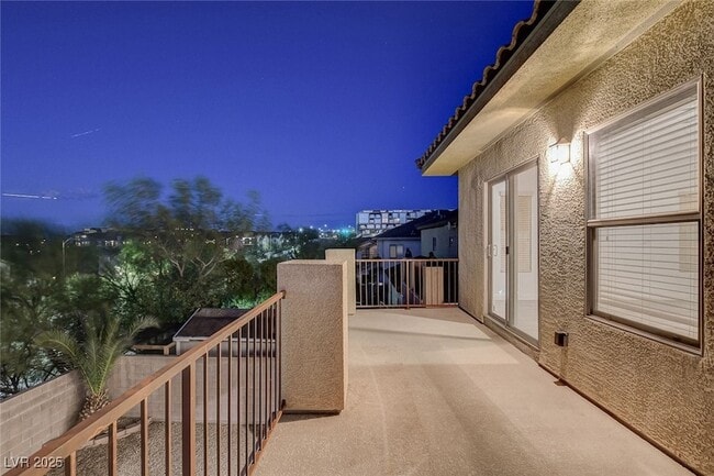 Building Photo - 1068 Riddle Glen St