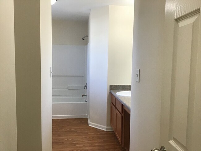 Building Photo - 4 bed 2.5 in Greenwood with HUGE fenced in...