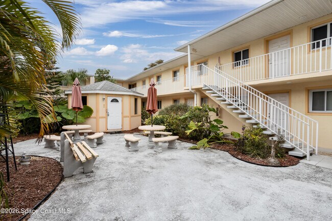 Building Photo - 211 Circle Dr