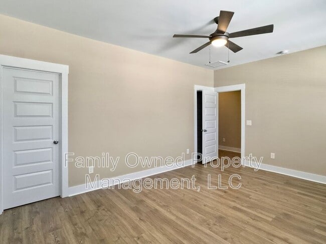 Building Photo - 7785 Park Gate Dr