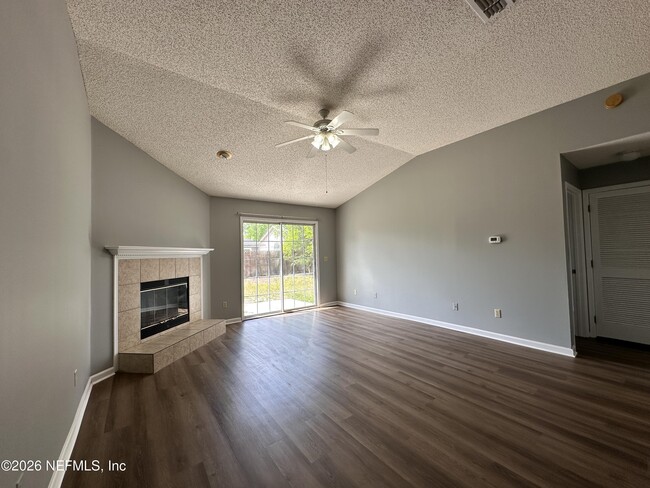 Building Photo - 13012 Staffordshire Dr S