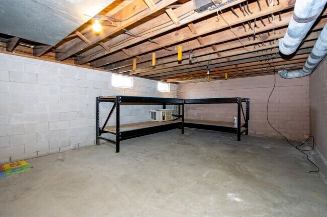 Building Photo - Four Bedroom Single-Family Home