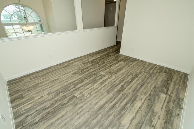 Building Photo - 5807 Dawn Terrace Ct