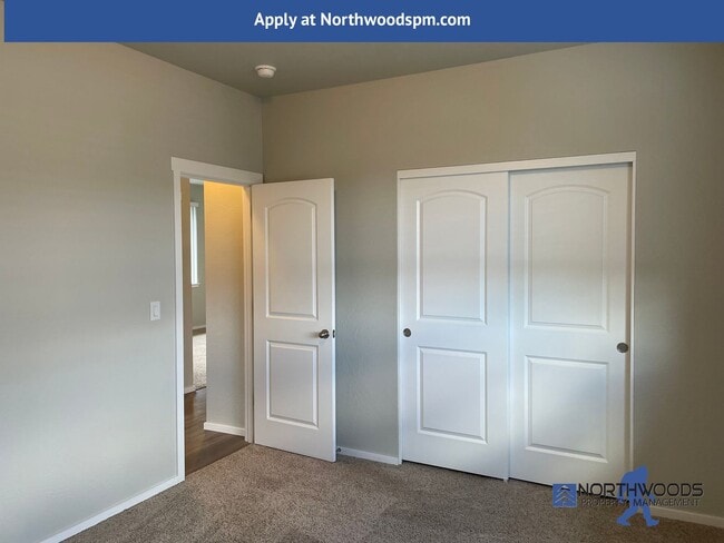 Building Photo - Very Nice 2 Bedroom 1 Bath Upstairs Apartment