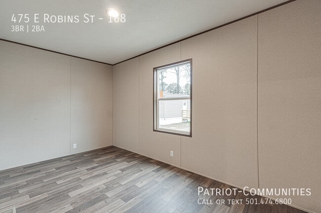 Building Photo - 475 E Robins St