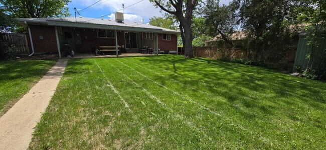 Building Photo - Spacious Ranch-Style 5BR Home w/ Finished Basement & Large Fenced Yard