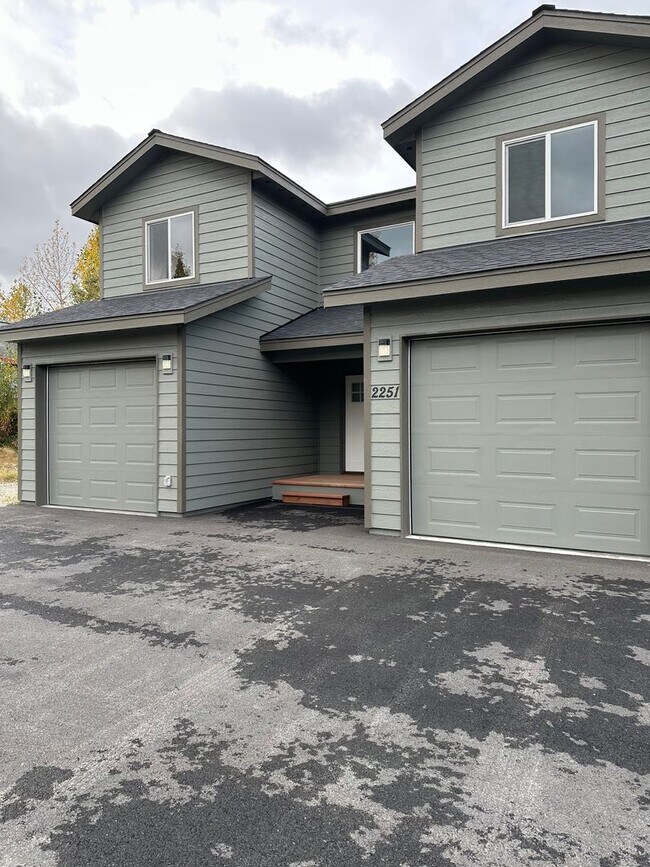 Building Photo - 2251 Ridgewood Dr