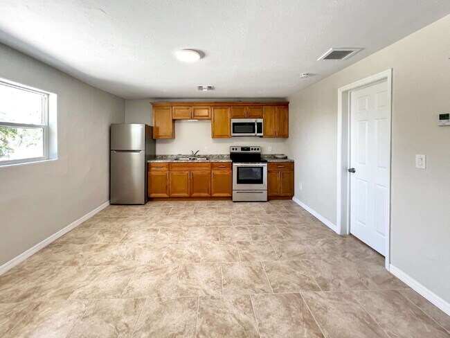 Building Photo - Coastal Comfort Meets Everyday Living – 1B...