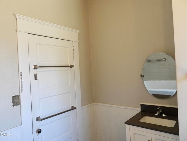 Building Photo - 483 W Salisbury St