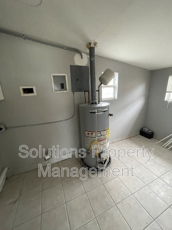 Building Photo - 2466 Pepper Ave