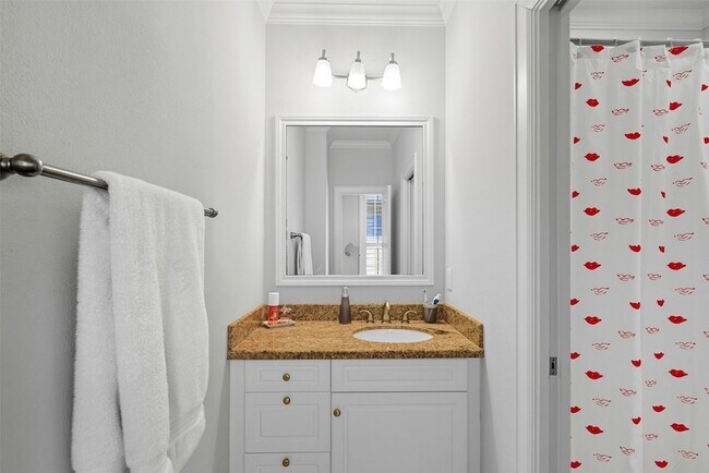 Building Photo - 1044 Memorial Village Dr