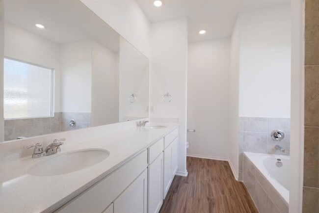 Building Photo - 323 Mineral Springs Dr