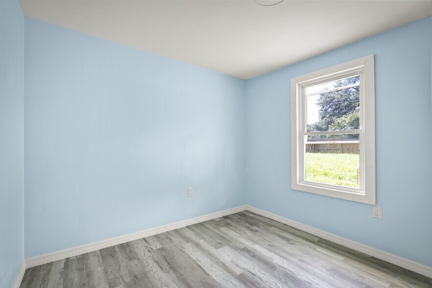 Building Photo - 260 Vernis Ave