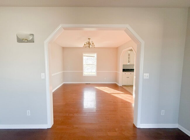 Building Photo - Spacious 3-Bedroom Home with Huge Basement, Garage, and Scenic Country Views