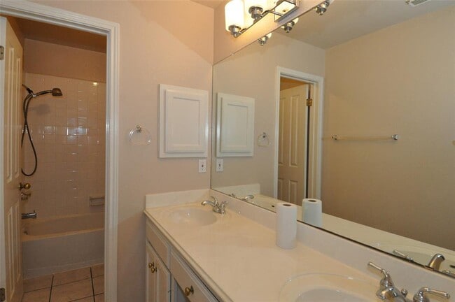 Building Photo - 13304 Bosswood Dr
