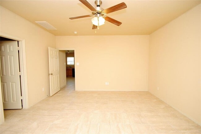 Building Photo - 2703 Alvar Dr