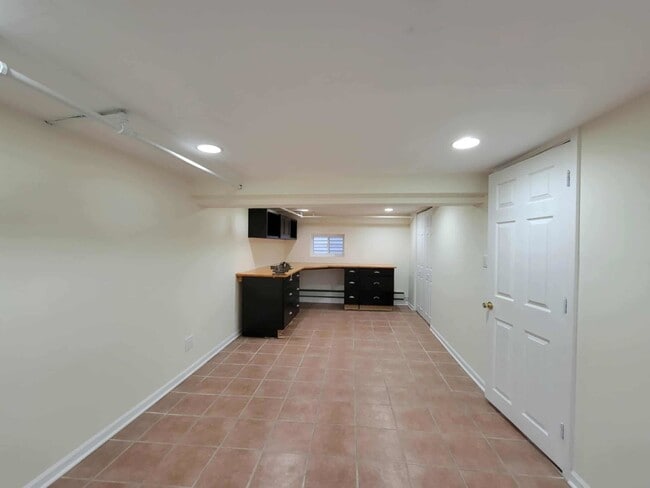 Building Photo - 4014 N Octavia Ave