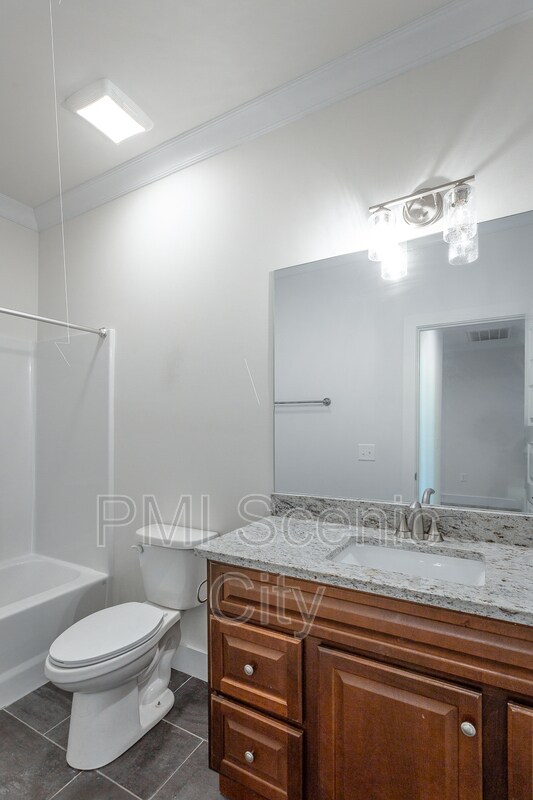 Building Photo - 1886 Young Rd SE