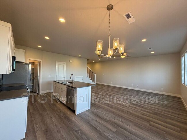 Building Photo - 1020 S 4380 W