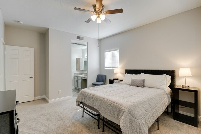 Building Photo - FURNISHED OR UNFURNISHED 2 BED 2 BATH NEAR...