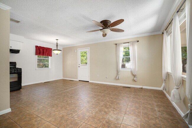Building Photo - 531 N Fern St