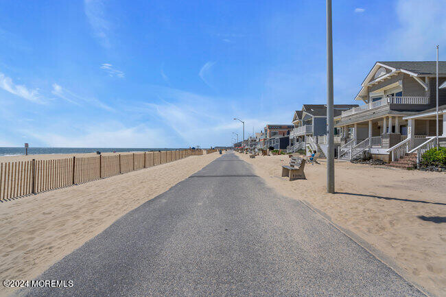 Building Photo - 157 Beach Front