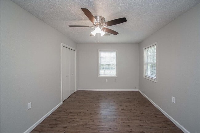 Building Photo - 10700 Deer Hill Dr