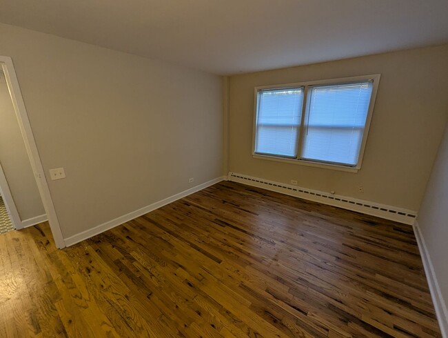 Building Photo - Ravenswood Renovated One Bedroom