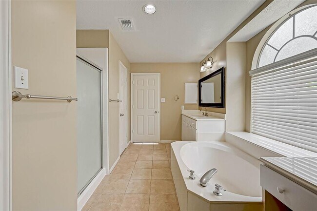 Building Photo - 1630 Berkoff Dr