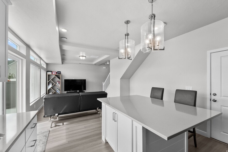 Building Photo - 41 E Brushy Canyon St