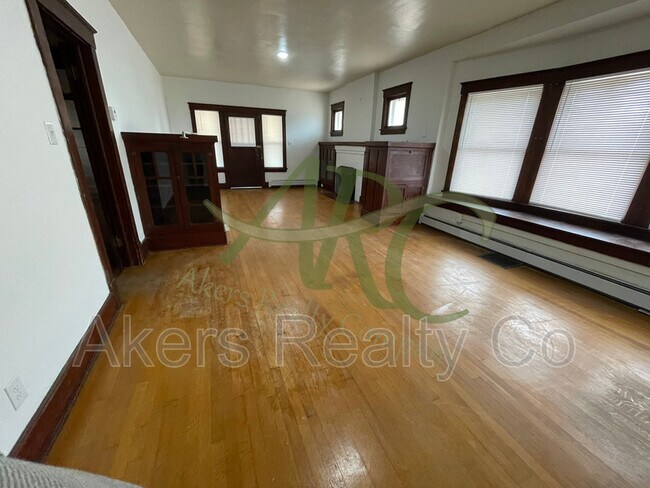 Building Photo - 1124 Lake Ave