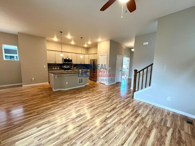 Building Photo - 1341 Solitaire St
