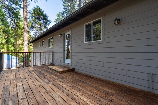 Building Photo - 10752 Footwall Dr